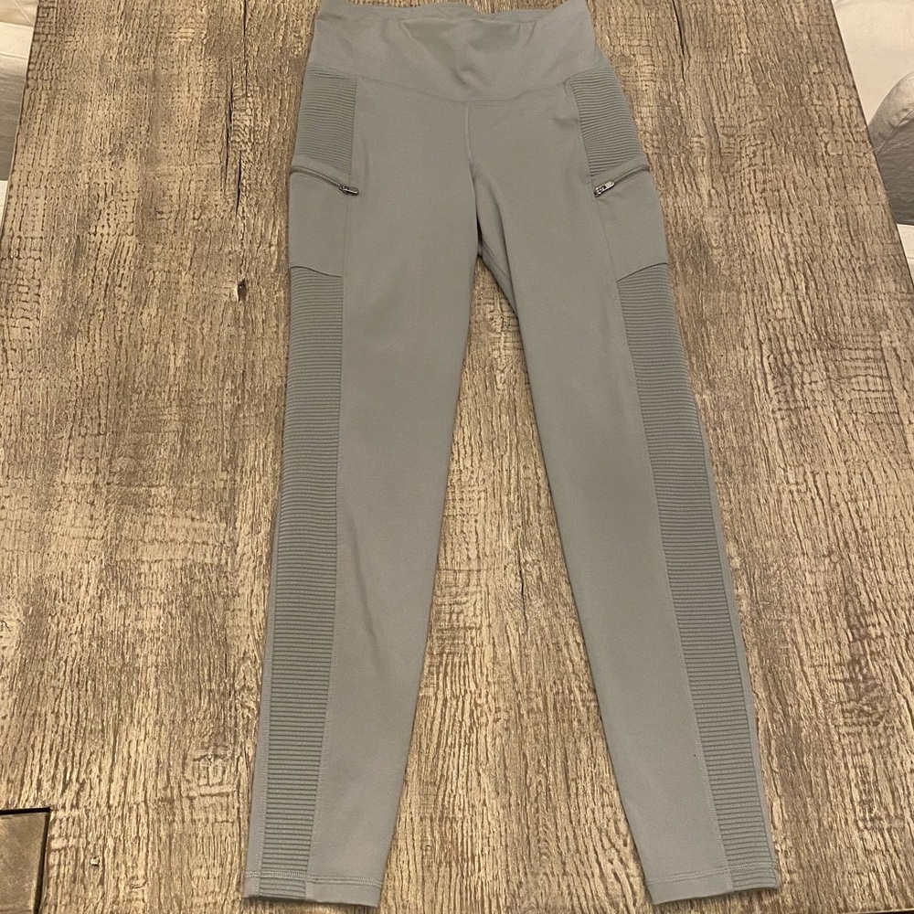 High-Waisted Old Navy Active Go-Dry Leggings
